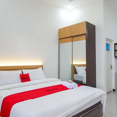 Reddoorz Near Terminal Tirtonadi 2-3