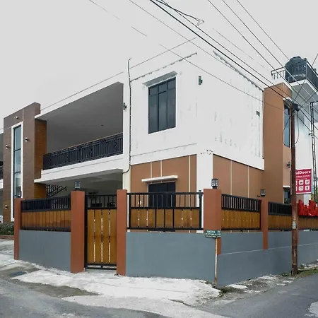 Reddoorz Near Terminal Tirtonadi 2-2