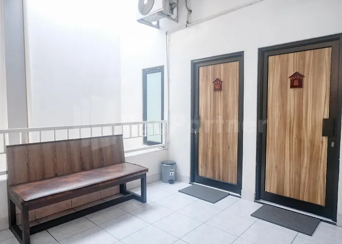 D Palma Near Lokananta Manahan Mitra RedDoorz Surakarta 